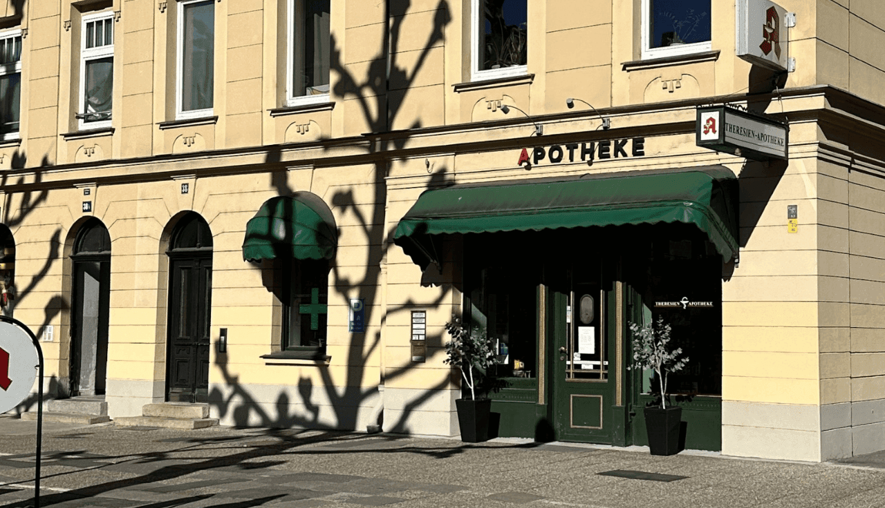 Foto des Gebäudes der Theresien Apotheke